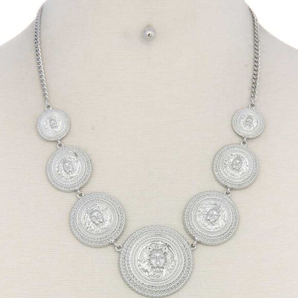 Lion Head Circle Linked Necklace - Picture 1 of 2